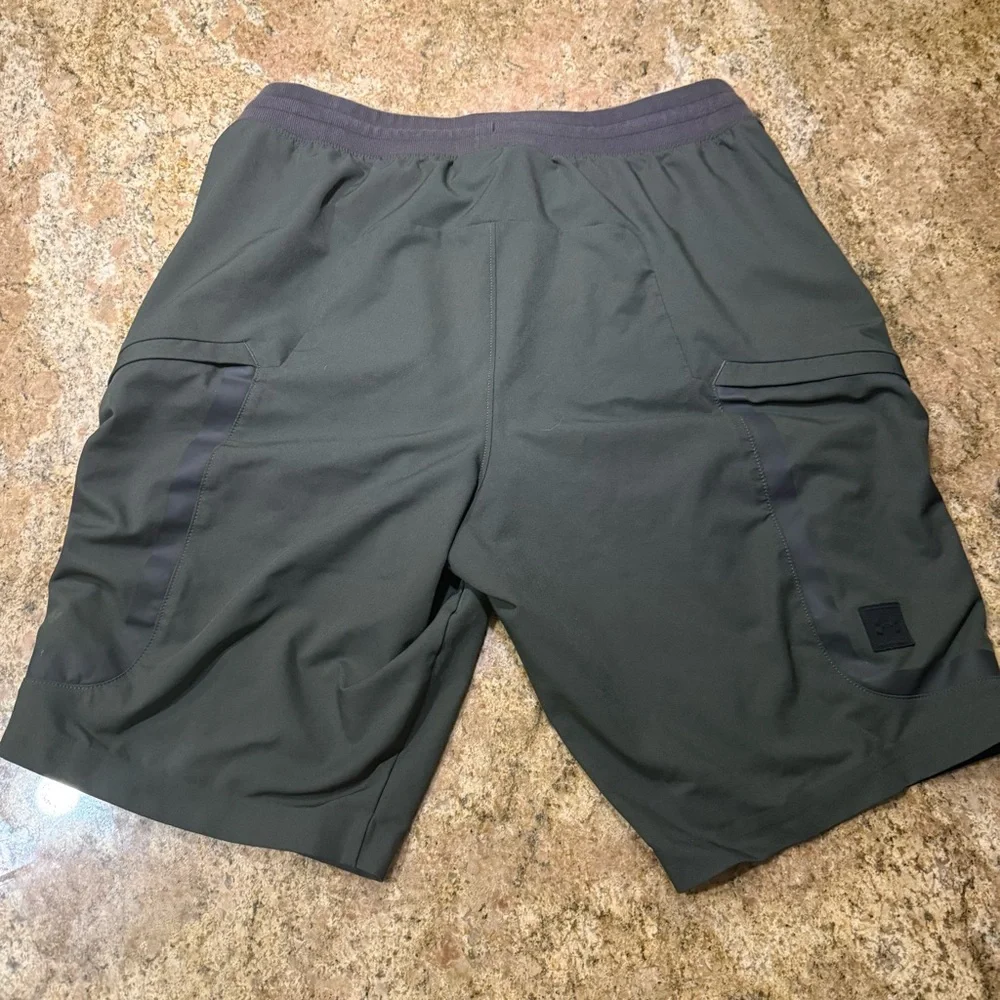 Under Armour HeatGear Shorts Mens Large Fitted Training Gym Green - Picture 2 of 4